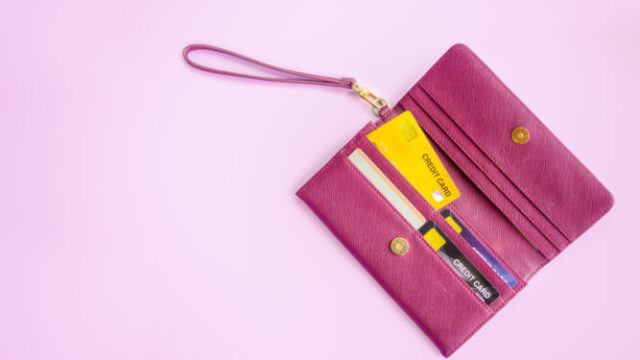 ピンクの財布はお金がたまらないって本当？風水的な意味は？