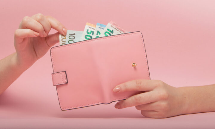 ピンクの財布はお金がたまらないって本当？風水的な意味は？ 